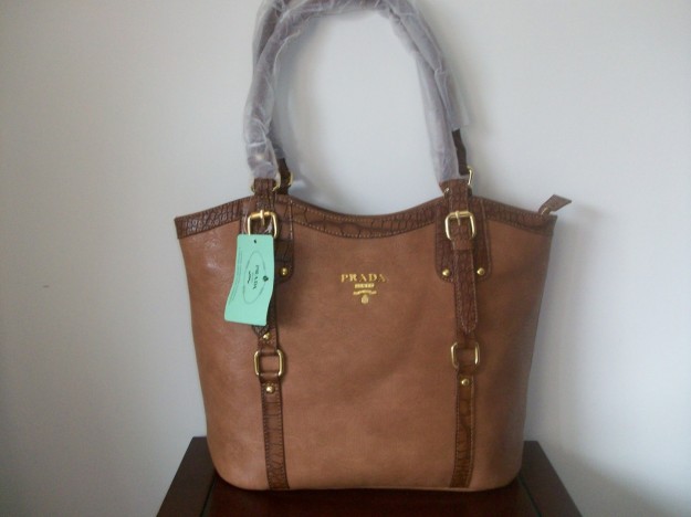 Borsa prada falsa